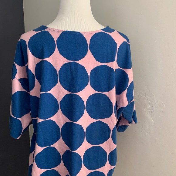 Uniqlo tees. - Picture 4 of 7